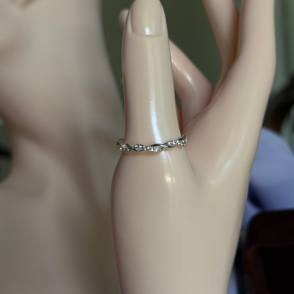 ⚜️ Silver Ring with Stones - Picture 3 of 7
